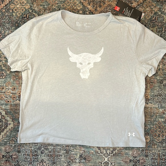 BNWT Under Armour loose fitting women’s The Rock t shirt heat gear - Picture 1 of 6